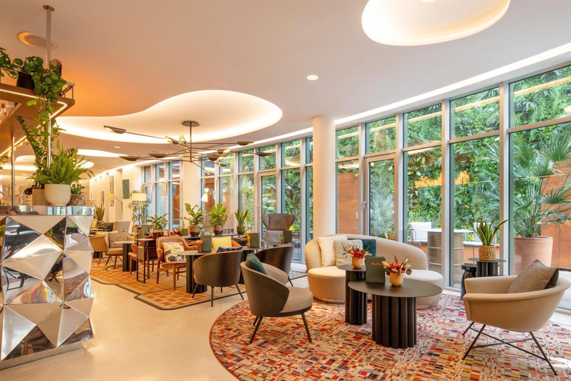 Renaissance Paris Republique Hotel & Spa Exterior foto
